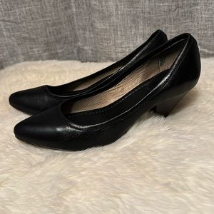 Frye Regina Pump almond toe black 7.5